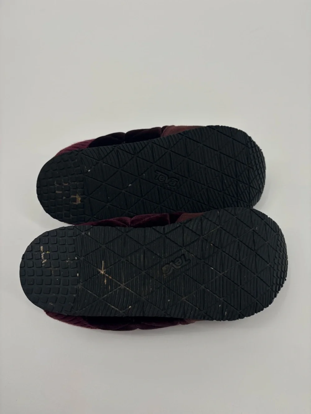 Teva Ember Moc Women's Slip On Slipper Shoes Size 8 Maroon Velvet Quilted - Picture 5 of 6